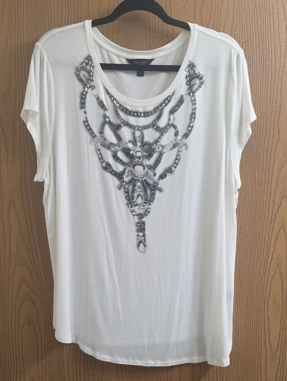 Simply Vera Vera Wang Ivory Short Sleeve Tee with Gray Necklace Motif